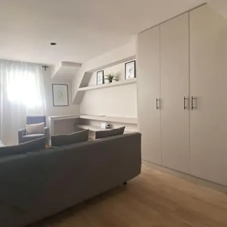 Next To Campus & Hospitals-thessaloniki Appartement *