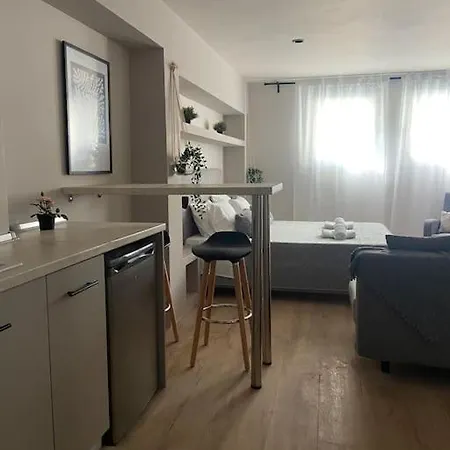 Next To Campus & Hospitals-thessaloniki * Thessalonique