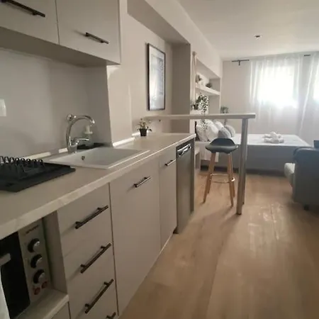 Appartement Next To Campus & Hospitals-thessaloniki